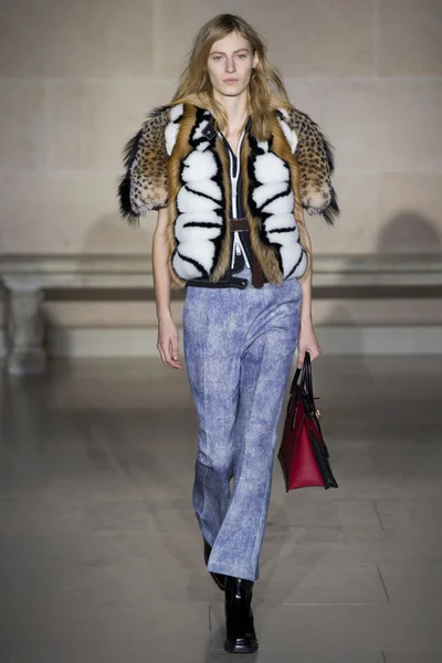 Look 8